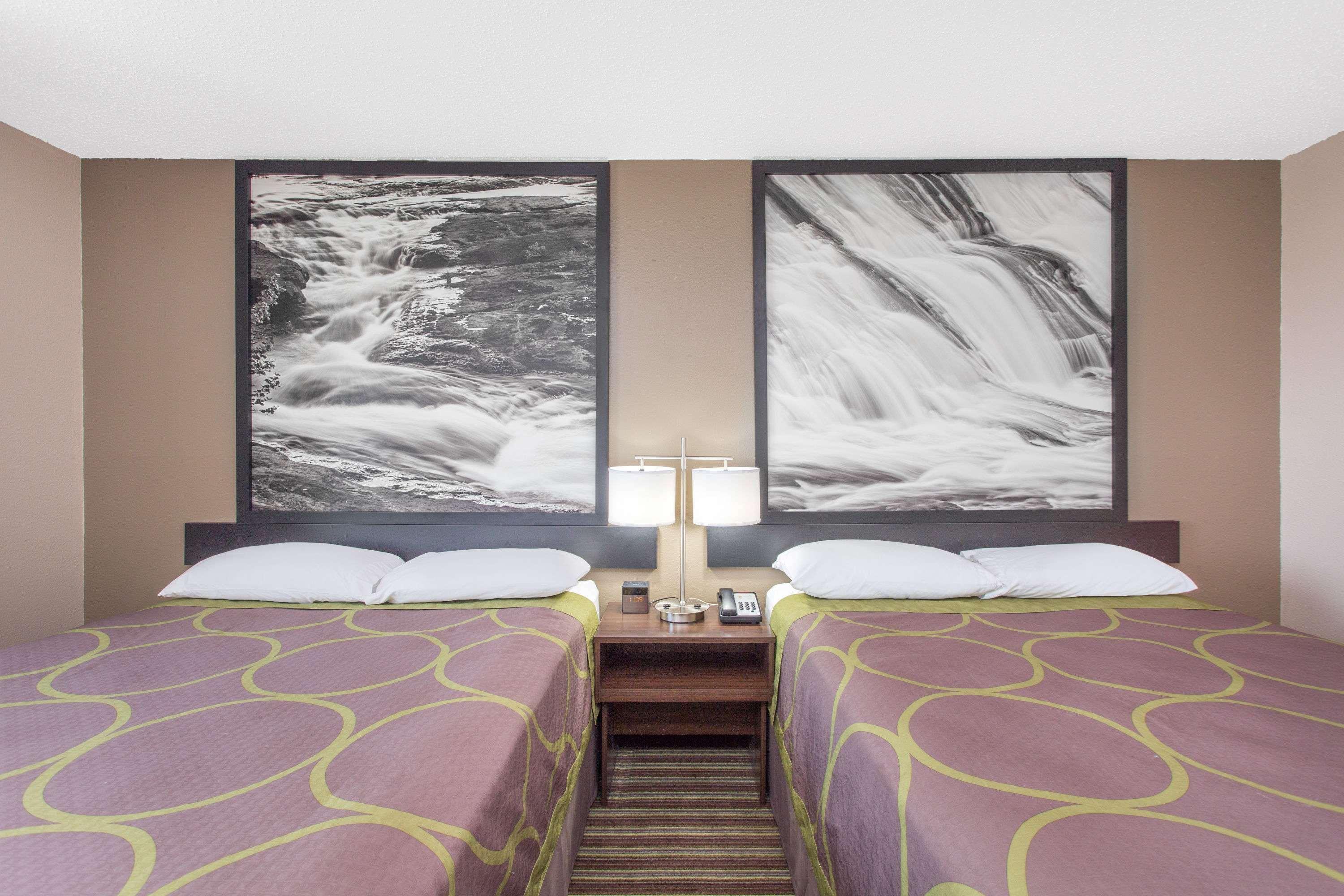 Hotel Super 8 By Wyndham Airport