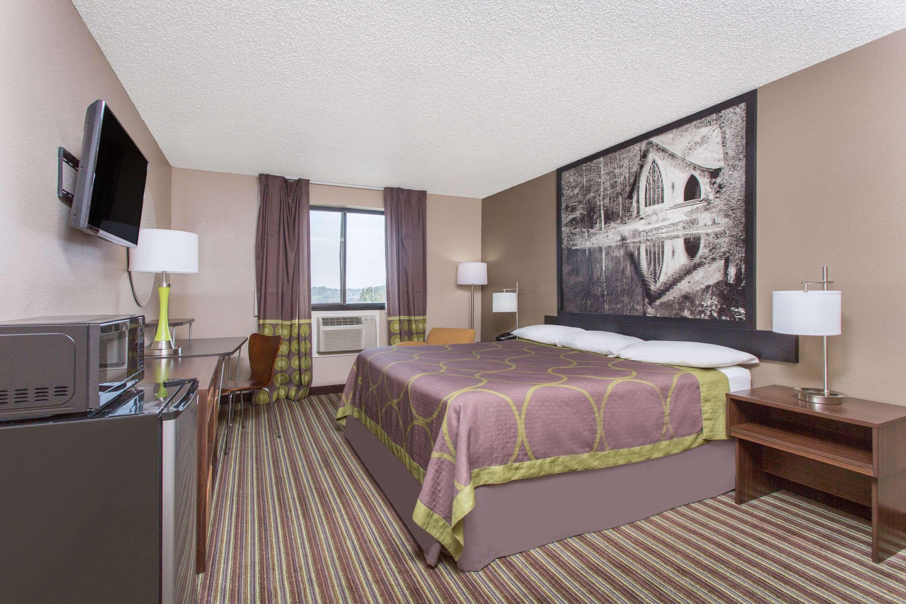 Super 8 By Wyndham Airport