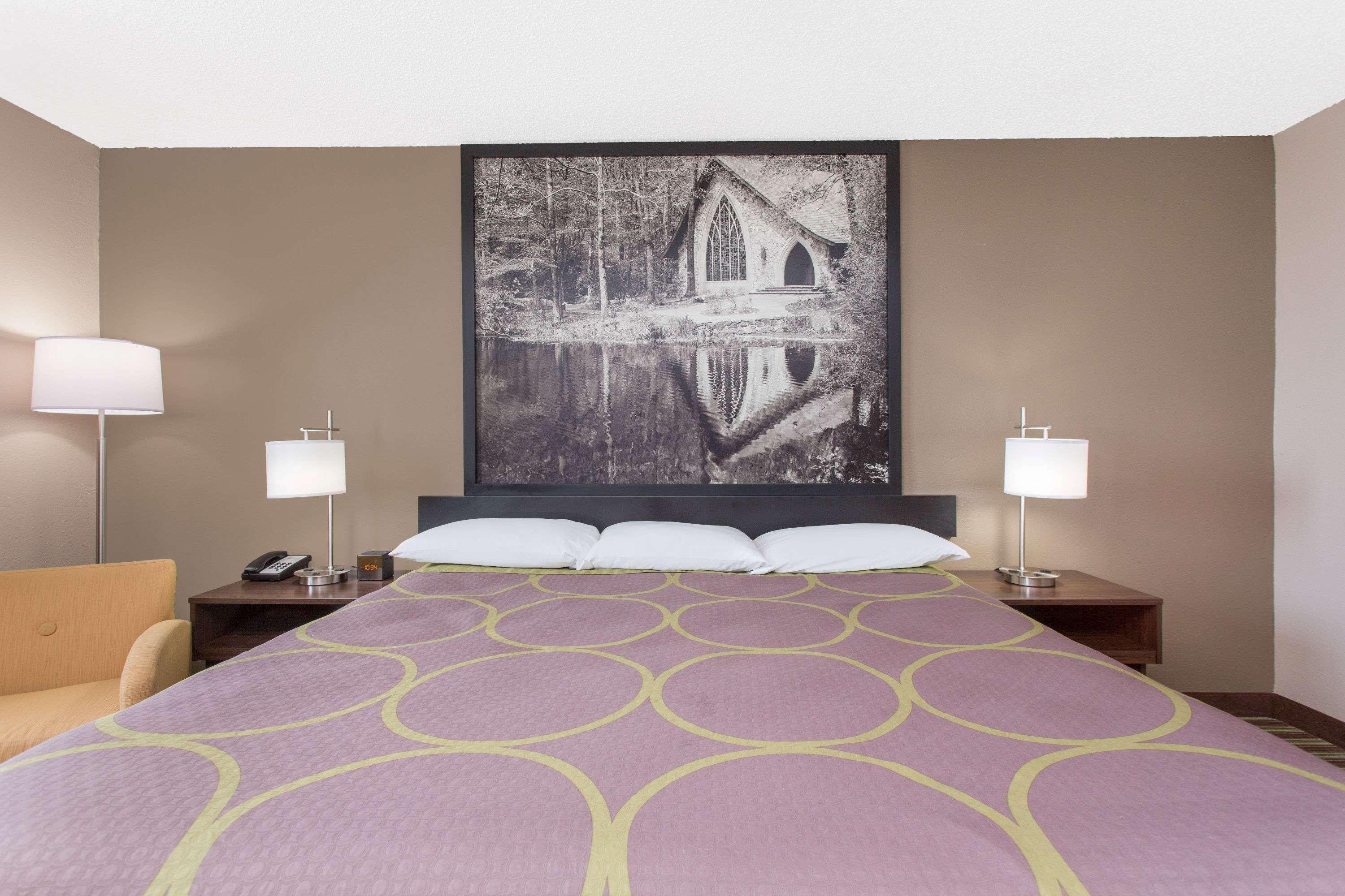Hotel Super 8 By Wyndham Airport 2*