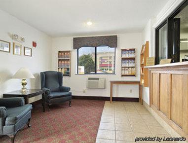 Hotel Super 8 By Wyndham Airport