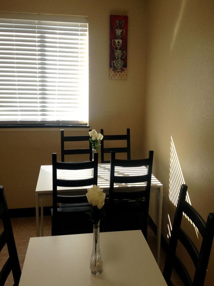 Super 8 By Wyndham Airport Hotel 2*
