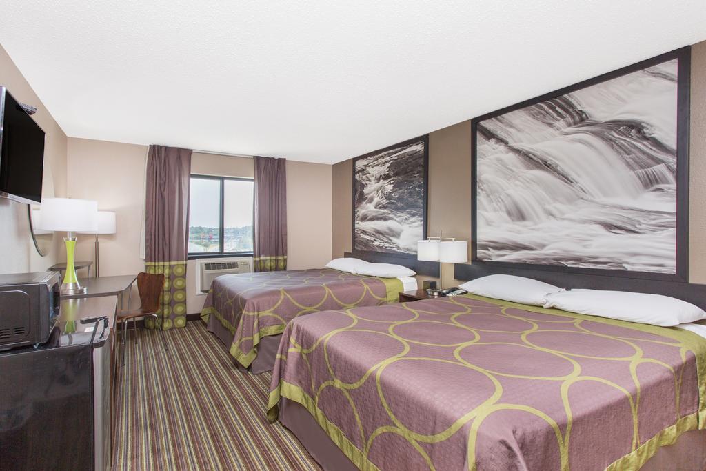 Super 8 By Wyndham Airport