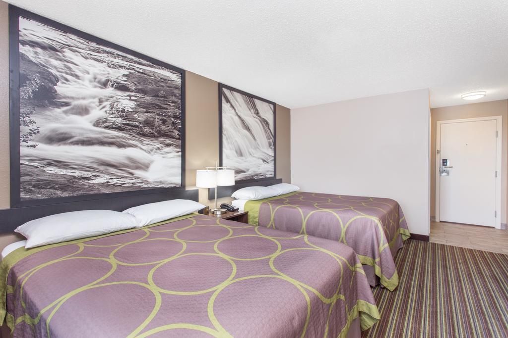 Super 8 By Wyndham Airport Hotel 2*