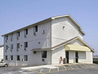 Super 8 By Wyndham Airport Columbus