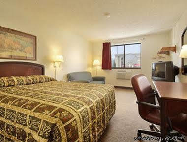 Super 8 By Wyndham Airport Columbus