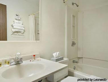 Hotel Super 8 By Wyndham Airport 2*